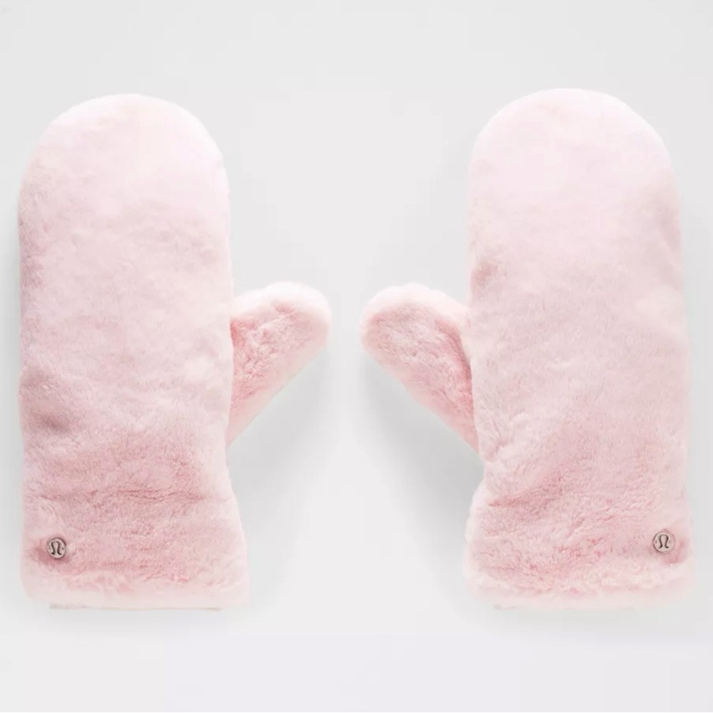 👀 ISO 👀 Lululemon plush fleece mittens strawberry milkshake size SX/S